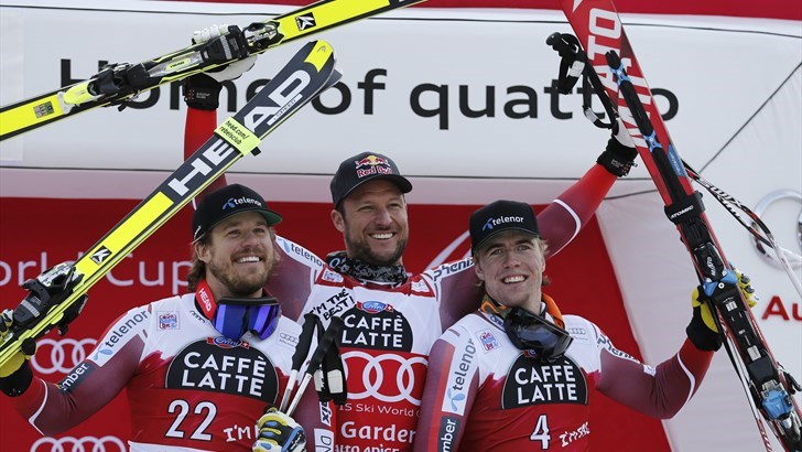3 X HEAD: Neste gang disse tre står på pallen sammen vil også Alexander Aamodt Kilde (t.h.) også holde Head-ski i hånda. Bilde fra den norske trippelseieren i Val Gardena 25/16-sesongen.