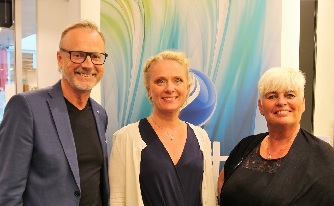 Styremedlem Lars Terje Skjæveland, arbeids- og sosialminister Anniken Hauglie og NFVB-president Edel Teige møttes under Arendalsuka.