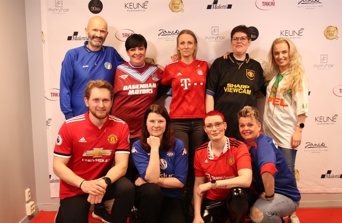 Sammen mot barnekreft: Teamet hos Everyhair Norge AS ifører seg fotballtrøyer på fotballtrøyedagen, og oppfordrer alle i frisørbransjen til å støtte Barnekreftforeningens viktige arbeid.