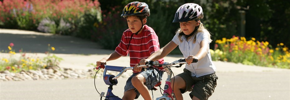 HJELMPÅBUD: Antall hodeskader ved sykkelulykker er gått kraftig ned etter at det ble innført hjelmpåbud blant barn og unge i Sverige. ILLUSTRASJONSFOTO