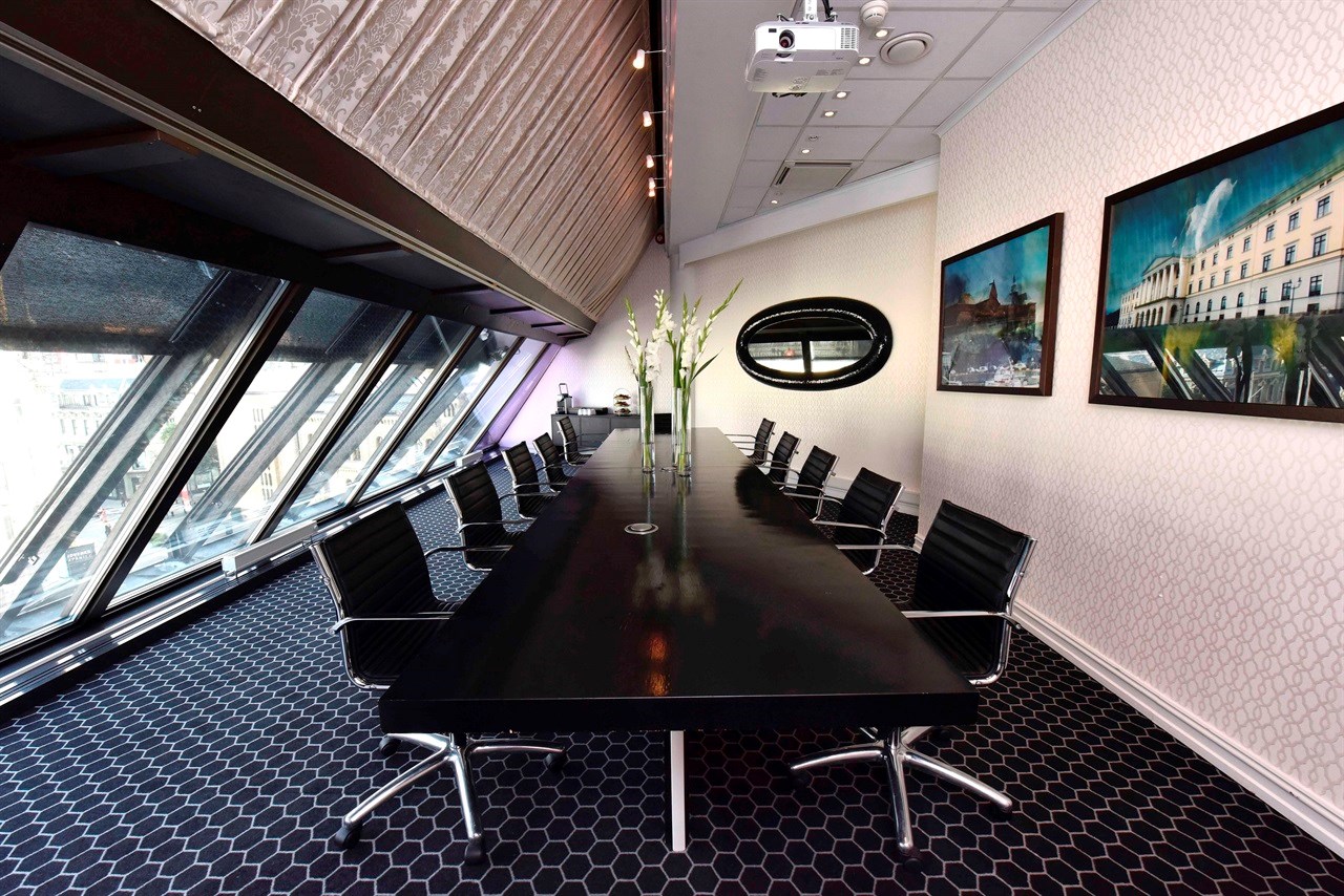 Michelsen is an elegant and airy meeting room with seating for 14 people