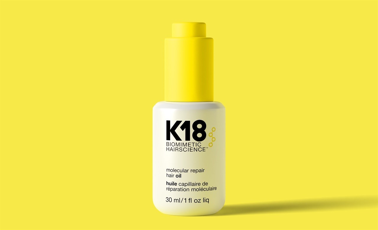 K18 Molecular repair hair oil fremholdes å gi 78 % reduksjon i splittede tupper og 104 % mer glans.
