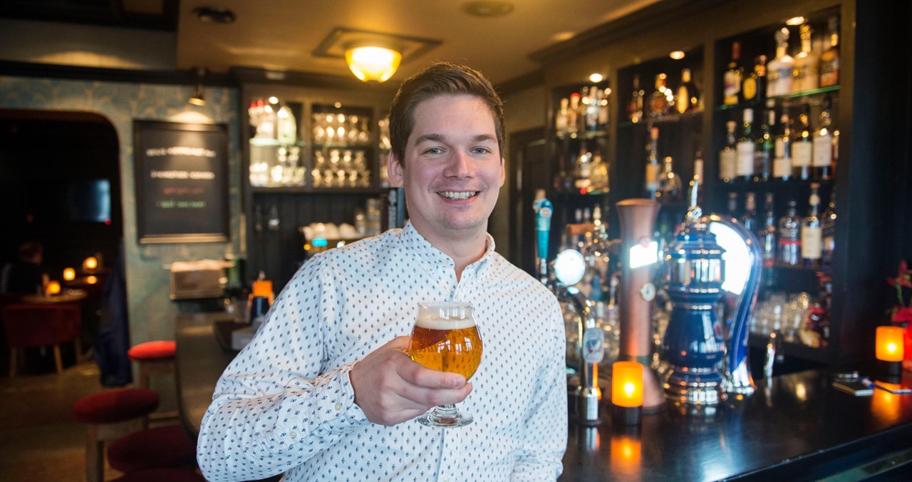 Aroma, smak, farge, bobler og skum - mye skal komme til sin rett i et ølglass! Det gjelder å finne den rette kombinasjonen for optimal smaksopplevlese kan Sebastian Melbin fra Solera Uteliv skrive under på.