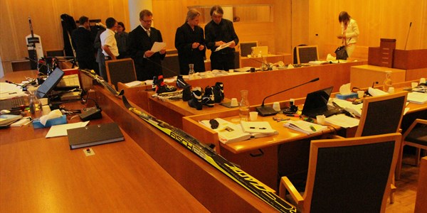 BEVIS: Det er mye ski, bindinger og støvler som bevismateriale i rettssaken mellom Rottefella og Amer Sports i Oslo Tingrett. FOTO: MORTEN DAHL