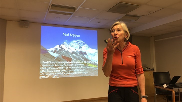 MESTRING: Eventyrer Randi Skaug, som var første norske kvinne på Mount Everest, holdt foredrag om mestringsfølelse på Sportsbransjedagen torsdag. FOTO: MORTEN DAHL