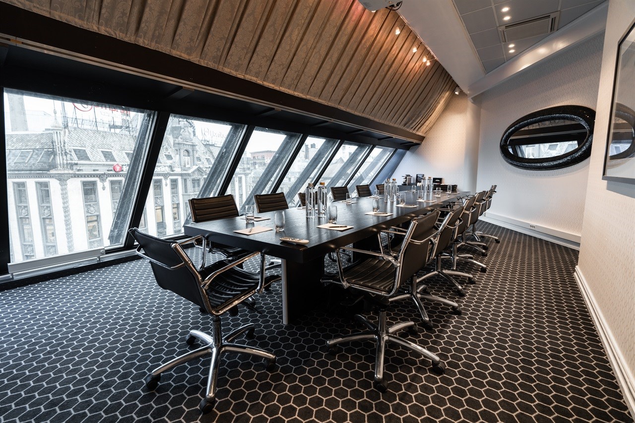Michelsen is an elegant and airy meeting room with seating for 14 people