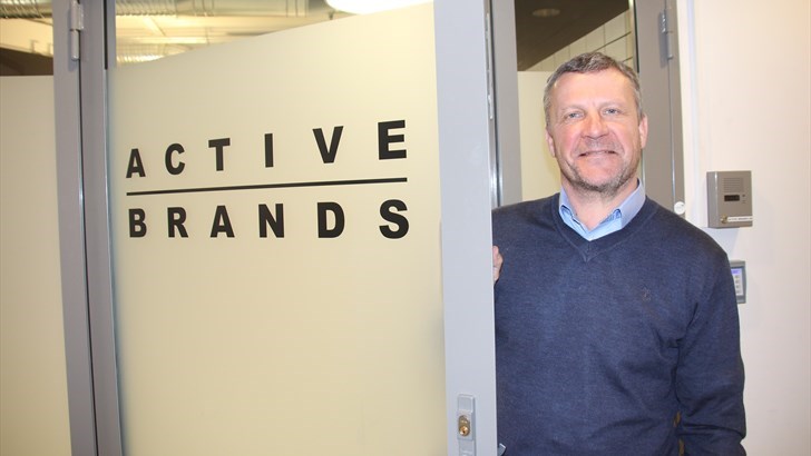 FORNØYD: Adm. dir. i Active Brands, Espen Krogstad, er fornøyd med å ha fått med nye eiere i selskapet. FOTO: MORTEN DAHL