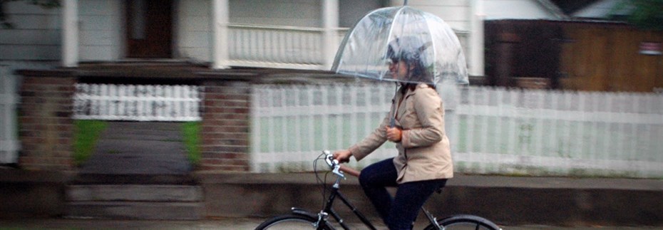 LIKER IKKE REGN: Nordmenn liker ikke å sykle i regn, viser undersøkelse. 
