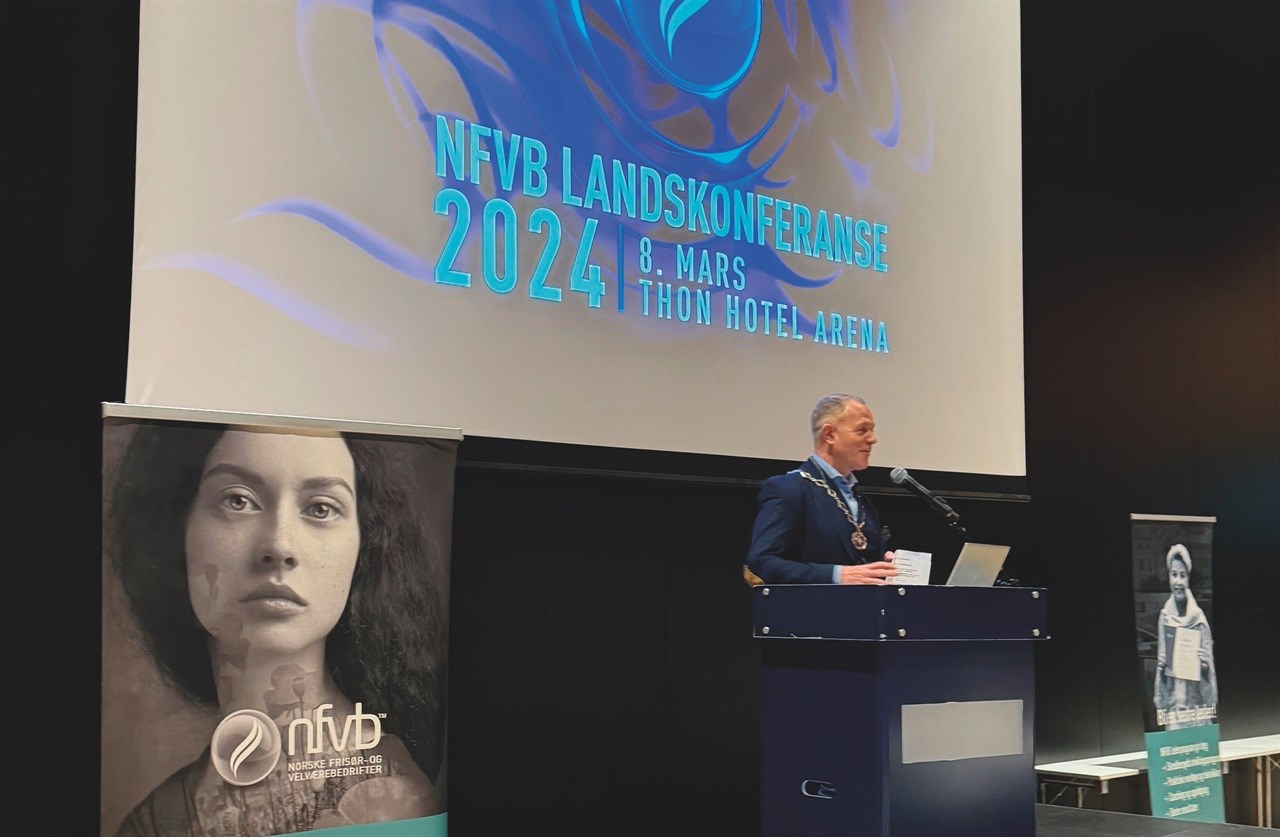 President Espen Sævold på talerstolen under landskonferansen 2024