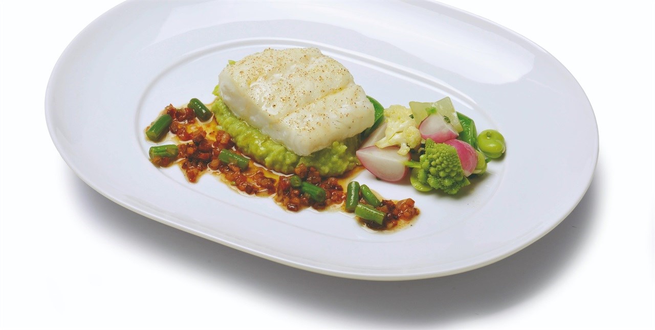 Hvit fisk, enten det er kveite, vanlig torsk eller lutefisk, er en viktig del av både førjulstid og julefering for mange. Her vises kveite på ConGusto Duo fat.