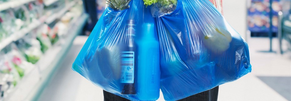 UTSETTER AVGIFT: Regjeringen utsetter å innføre den omstridte plastposeavgiften, som blant annet Sportsbransjen AS var sterkt kritisk til. ILLUSTRASJONSFOTO