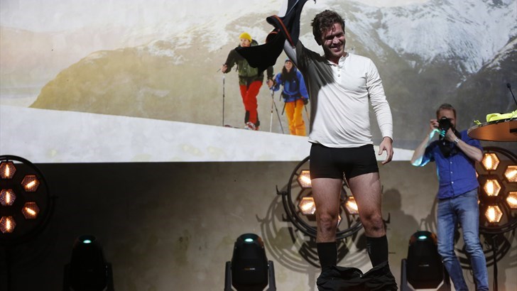 VANT PRIS: En strippende jo Egil Tobiassen i Northern Playground tar imot hyllesten når han vinner Merket for god design. FOTO: DOGA