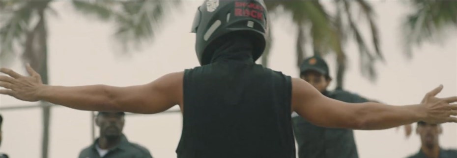 RIO-FILM: Det er mye politi og våpen i XXLs nye reklamefilm som handler om OL i Rio, og som har premiere onsdag denne uka. FOTO: XXL